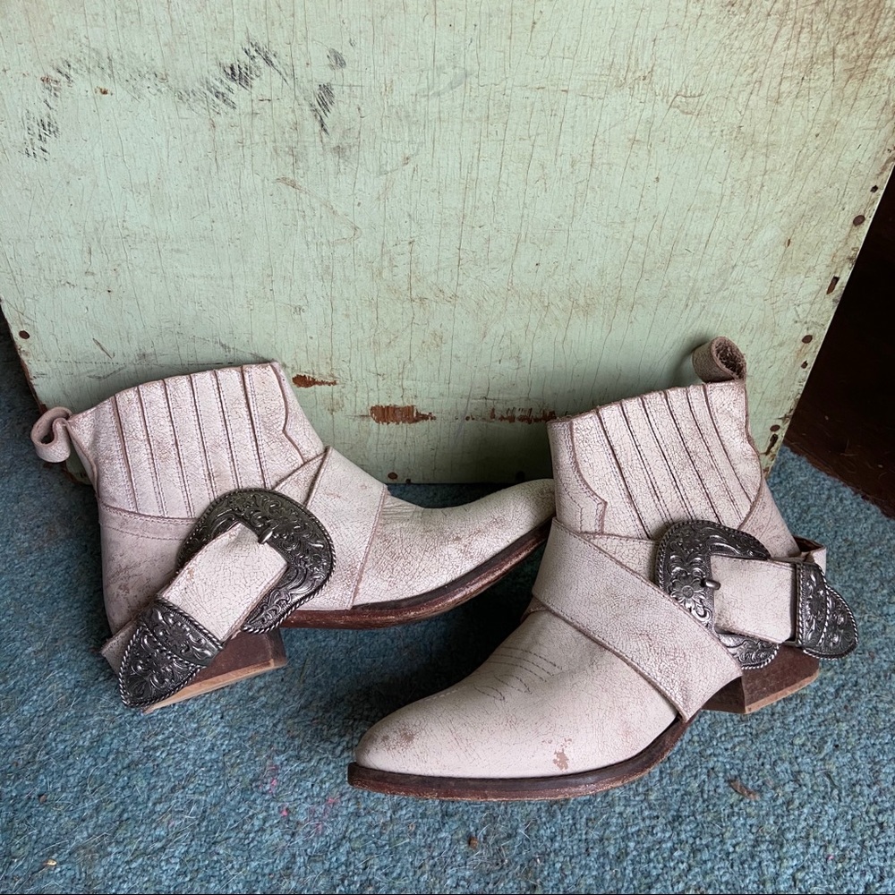 Understated Leather Matisse Distressed Boots